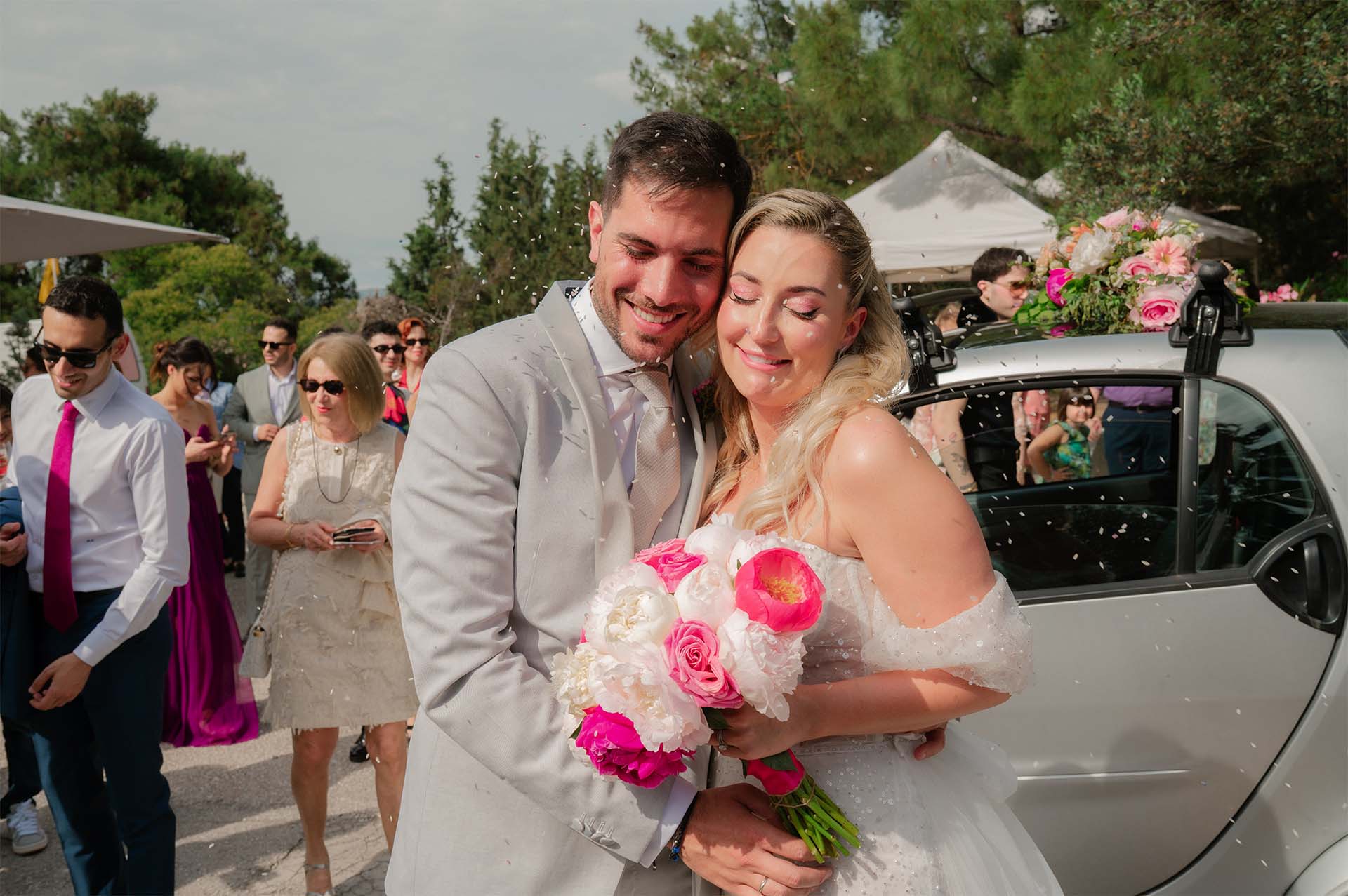 Emotional moment during the wedding ceremony of Valia and Simone.